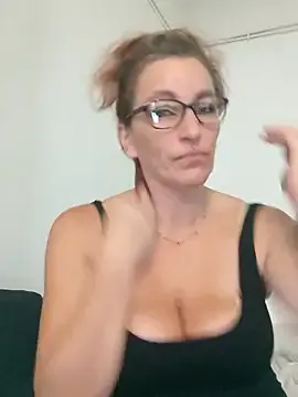 Fifi83Bell on StripChat