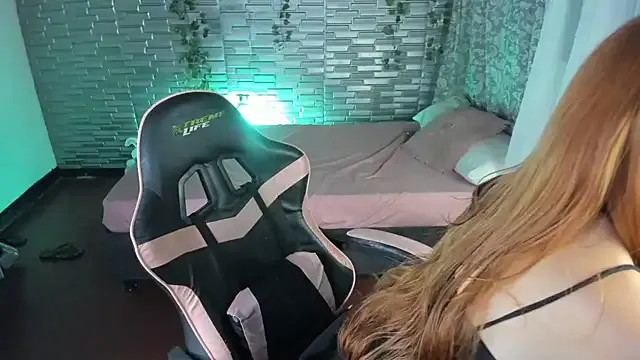 Ginger_Sweetty on StripChat