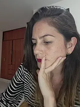 Hanny_24 on StripChat