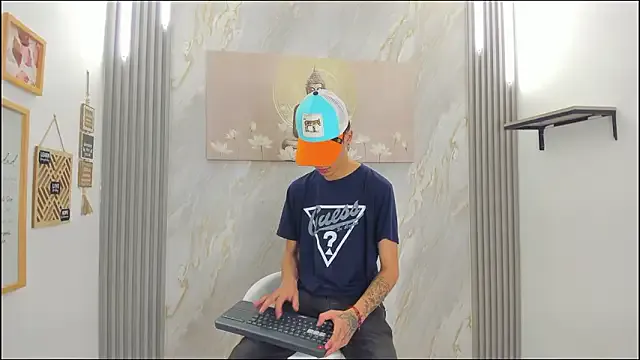 HEART_OF_MILAMBER on StripChat