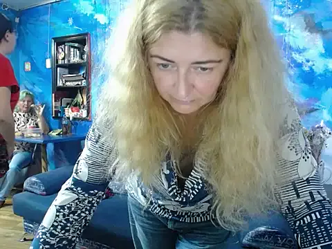 Helen1974 on StripChat