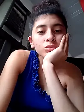 honeyhotgirl19 on StripChat