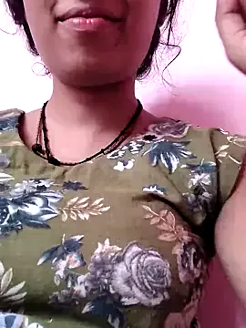 Hot-komall on StripChat