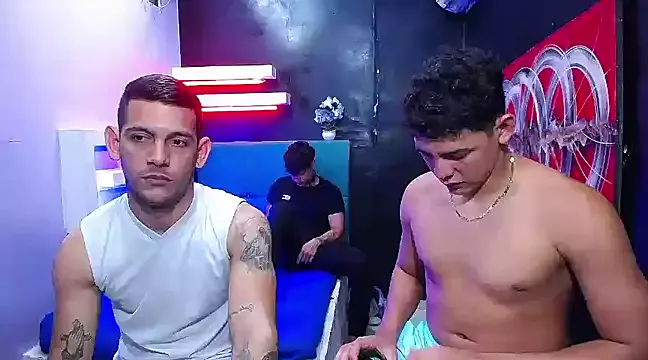 hugecocks_hot on StripChat