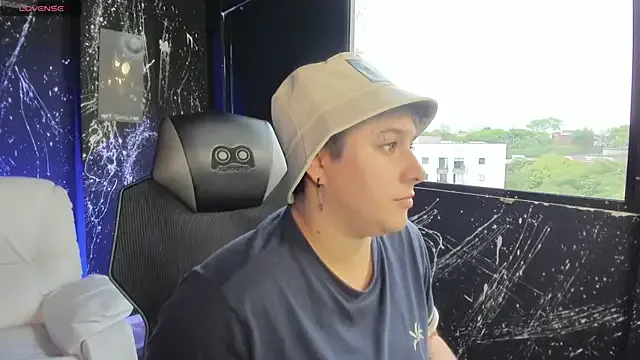 IanGilbert on StripChat