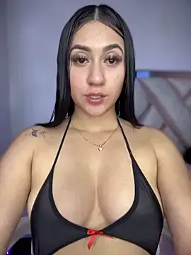 isabela_l on StripChat