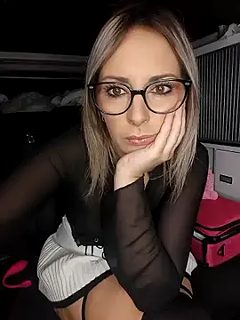 Jade_Emeraud on StripChat