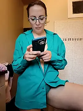 Jade_Emeraud on StripChat