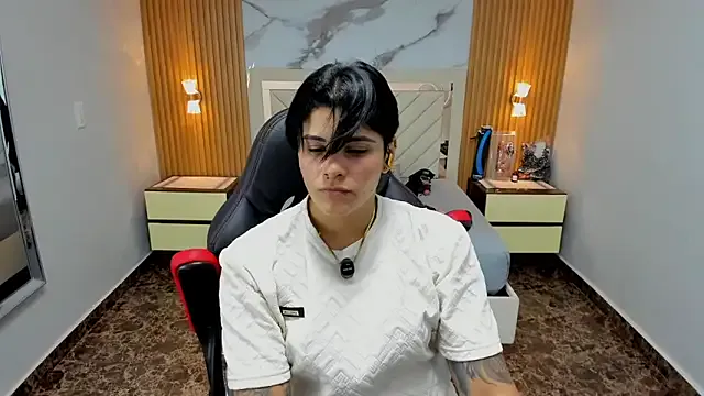 KAROLLJONES1 on StripChat