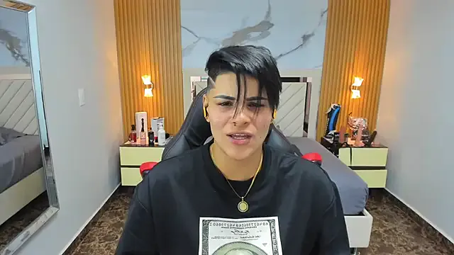 KAROLLJONES1 on StripChat