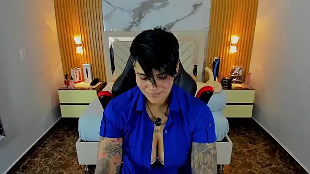 KAROLLJONES1 on StripChat