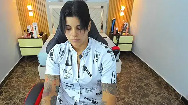 KAROLLJONES1 on StripChat