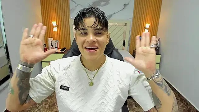 KAROLLJONES1 on StripChat