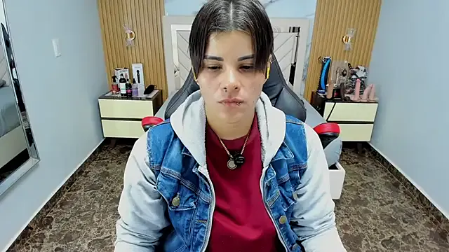 KAROLLJONES1 on StripChat