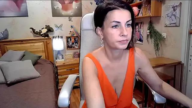 Kendra_Mom — #squirt#dirtytalk#spankpussytitsface