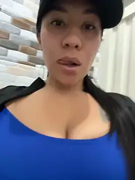 kim_monti on StripChat