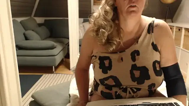 KimMitchelli on StripChat