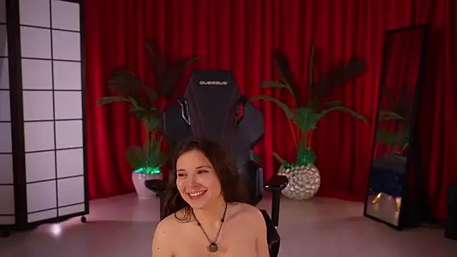 KittyCaitlin on StripChat 