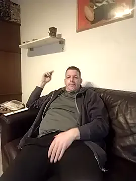 Knuffelstaaff123 on StripChat