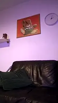 Knuffelstaaff123 on StripChat