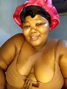 LadyBear2002 on StripChat