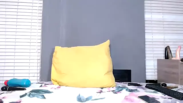 LadyBear2002 on StripChat