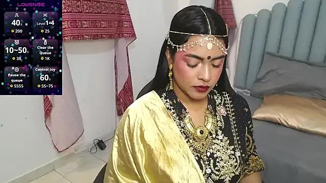 lakshmiraniii — naked and my body oiled