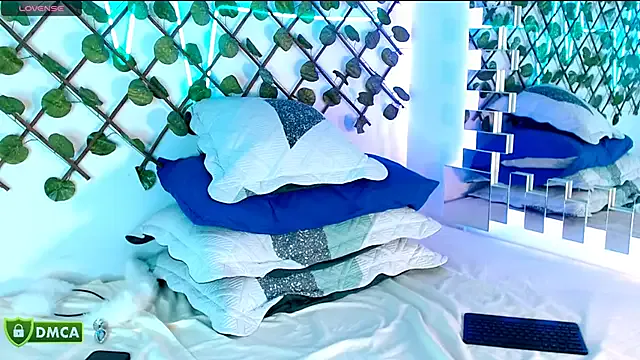 Liam_Chameliam — I explode with you looking at me 