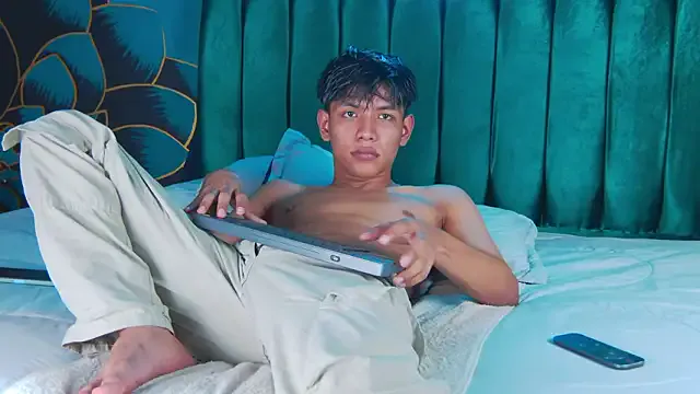 Liam_Sinclair on StripChat