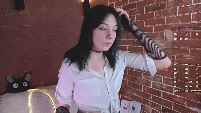 LisaBunnyy — Lift up my top and squeeze perfect boobs