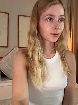 LunaRase on StripChat