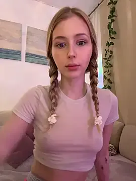 LunaRase on StripChat