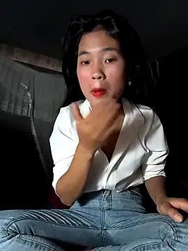 Lynly_k2 on StripChat