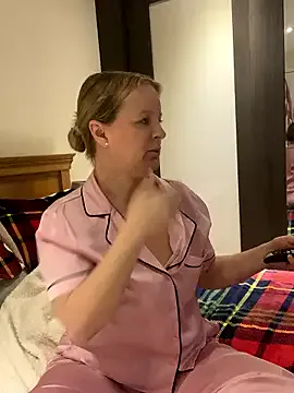 madamlillyrose — Arse up doggy and jiggle