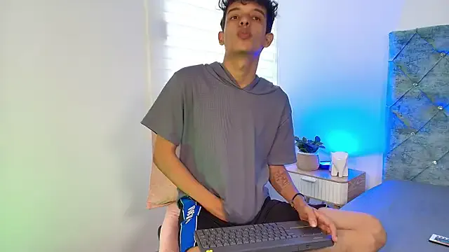 maxfrost_1 on StripChat