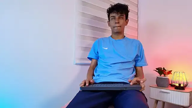 maxfrost_1 on StripChat