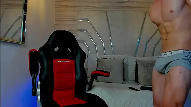 MAXTHOMSON on StripChat