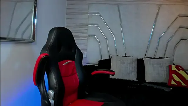 MAXTHOMSON on StripChat