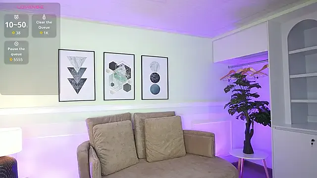 MeganLowell on StripChat