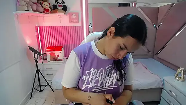 Mia_garcia28 — Show tits+ Spit
