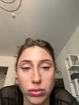 MiaaLoveeee on StripChat