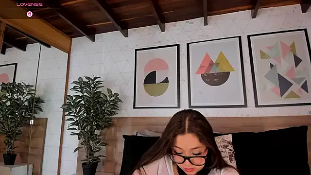 MiaKay1 on StripChat