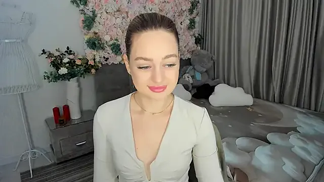 MiracleCurly on StripChat