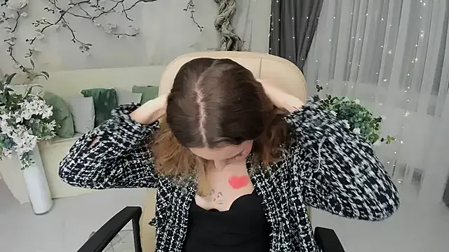 MiracleCurly on StripChat