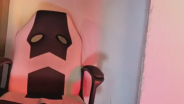 MishaKinki on StripChat