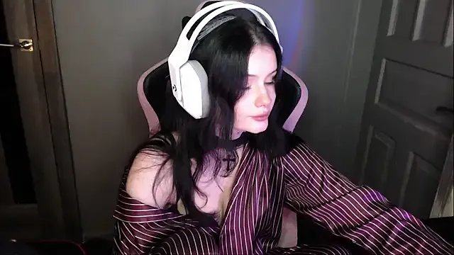 Moon_raven on StripChat 