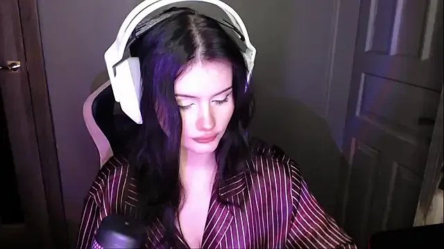 Moon_raven on StripChat 