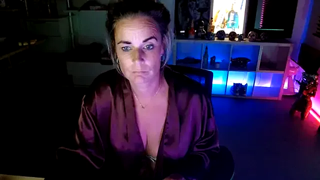 MystiqueMaven on StripChat