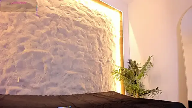 Naomy_gyal on StripChat