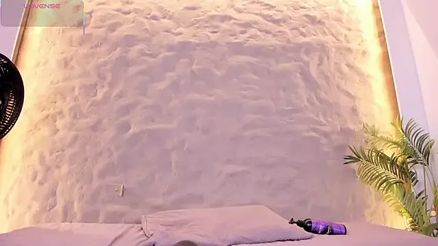 Naomy_gyal on StripChat